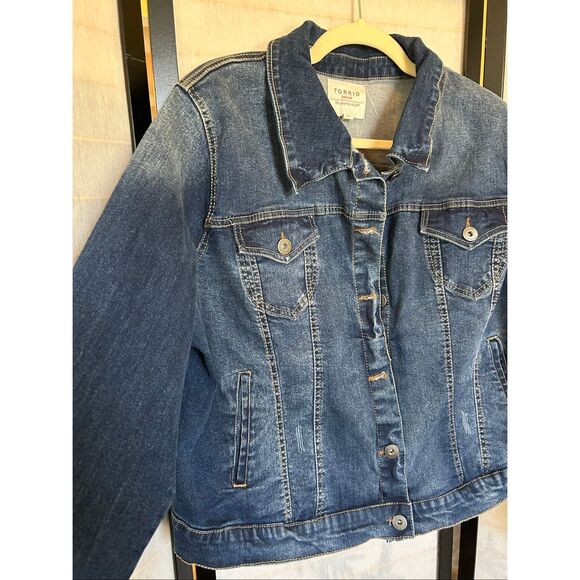 Torrid Women’s Denim Jean Jacket Size 2X Dark Wash Stretch Button Front Pockets - Picture 9 of 9
